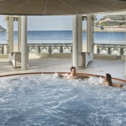 "Thalasso: the sea water that washes every trouble away" Getaway